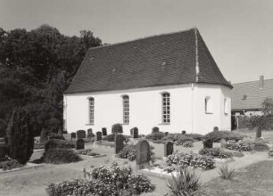 Schönwölkau-Wölkau-Großwölkau, Evangelische Kirche mit Friedhof, Ansicht von Südosten