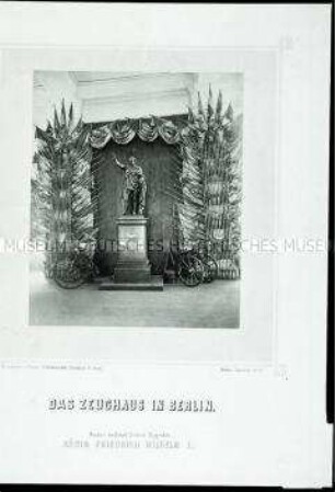 Ensemble im Obergeschoß des Südflügels im Zeughaus mit Modell des Standbildes König Friedrich Wilhelms I.