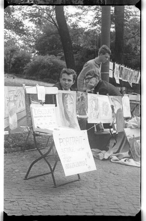 Kleinbildnegativ: Kreuzberger Bildermarkt, Kreuzbergstraße, 1963