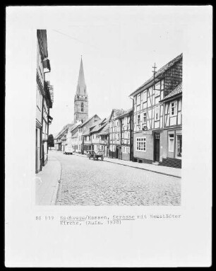 Straße mit Neustädter Kirche