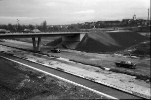 Neuenburg: Landesregierung in Müllheim; Wagen des Ministers auf der Autobahn bei Neuenburg