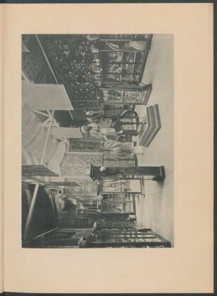 [Ausstellungsraum, Ansicht von links, Schrank 6, Schrank 12, Schrank 13, Schrank 14, Schrank 2 und Schrank 3 sowie der bucharische Reiter im Bild]