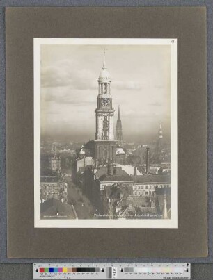 Die große Michaeliskirche im Stadtbild : Michaeliskirche vom Bismarckdenkmal gesehen