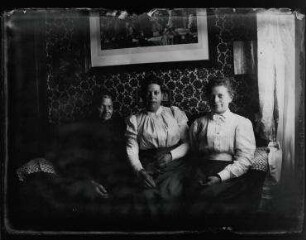 Ohne Titel (Schwiegermutter Frieske, Hulda und Margarete Zille)
