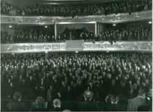 Vereinigungsparteitag von KPD und SPD in der Berliner Staatsoper (Admiralspalast)