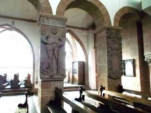 Stiftskirche-Langhaus Innen - Ansicht im Westsüdwesten mit Ausstattung und Epitaphien sowie Arkaden und Seitenschiff