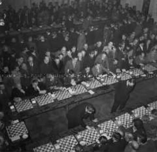 Simultanschach im Haus der sowjetischen Kultur Am Festungsgraben in Berlin