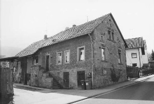 Wohnhaus; Linsengericht, Talstraße 3