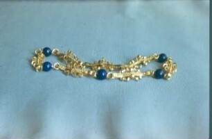 Armband : Armband. Gold, Lapislazulikugeln (vor 1962; J. Eckert)