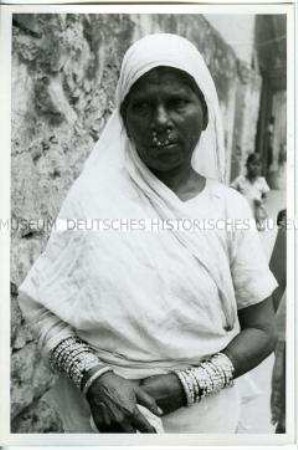 Einheimische mit Nasen- und Armschmuck, Trinidad