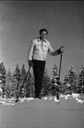 Feldberg: Niki auf Skimauer der Feldbergstraße