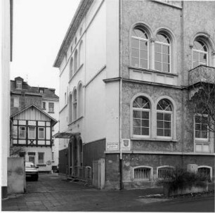 Wohnhaus und Nebengebäude; Bad Homburg, Kisseleffstraße 7