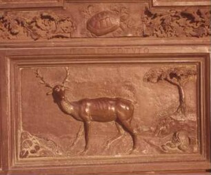 Rechtes Portal — Hirsch und Schildkröte