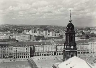 Dresden. Blick vom Rathausturm über den Altmarkt nach Westen