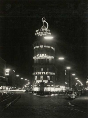München. Am Karlsplatz (Stachus), Pini-Haus, Ecke Schützen- und Bayerstraße
