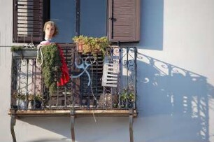 Insel Sardinien - Balkon in Bosa : Balkon in der Kleinstadt Bosa mit Werbung für einen Friseur, 2006