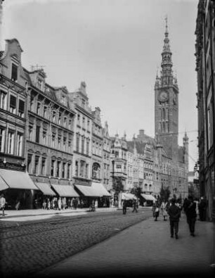 Rechtstädtisches Rathaus : Blick entlang der Langgasse zum Rechtsstädtischen Rathaus von Danzig.