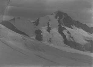 Finsteraarhorn-Gipfel : Gipfel des Finsteraarhorns vom Pass Grünhornlücke aus gesehen
