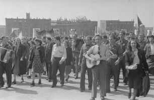 Demonstration zum 1. Mai 1951 in Berlin : Demonstranten