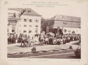 Prunkwagen beim Jubiläums-Festzug zum 70. Geburtstag des Großherzogs Friedrich I. von Baden vor dem Karlsruher Schloss