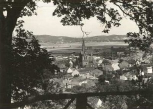 Bad Freienwalde, Stadtansicht : Bad Freienwalde. Blick über die Stadt mit Stadtkirche Sankt Nikolai nach Nordosten in den Oderbruch