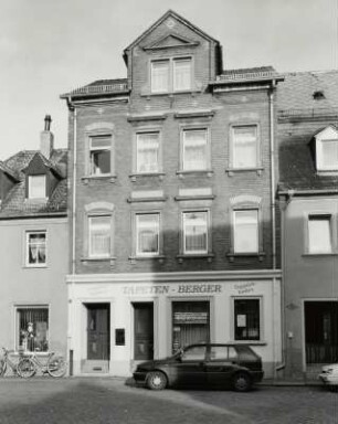 Mügeln, Wohnhaus mit Laden : Mügeln (Kreis Oschatz), Wohnhaus mit Laden, Altmarkt 16, 16. Jahrhundert begonnen, um 1900, Straßenansicht