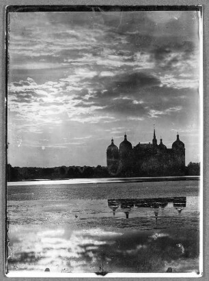 Schloss Moritzburg : Moritzburg. Blick zum Schloss Moritzburg