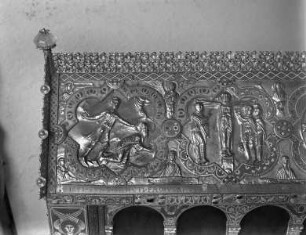 Schrein des heiligen Maurinus — Märtyrerdarstellungen, Kardinaltugenden und Heiligen mit Spruchbändern