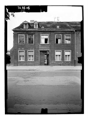 Potsdam, Gutenbergstraße 73. Wohnhaus (18. Jh.). Straßenfront