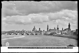 Dresden, Elbansicht mit Neue Terrasse, Blick von der Marienbrücke