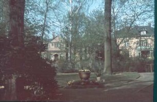 Dresden-Blasewitz, Regerstraße 10. Wohnhaus (um 1895). Straßenansicht (vom gegenüberliegendem Grundstück)