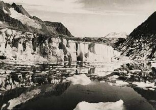 Schweiz. Berner Alpen. Der Märjelensee am Aletschgletscher, dem flächenmäßig und längstem Gletscher der Alpen
