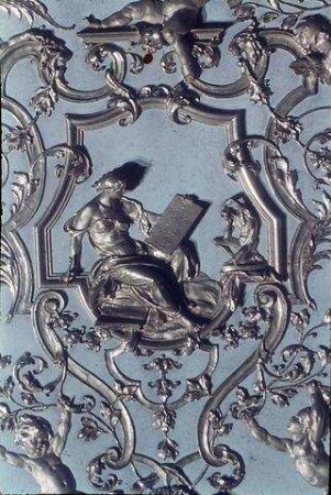 Stuckfelder mit ornamentalem und figuralem Dekor