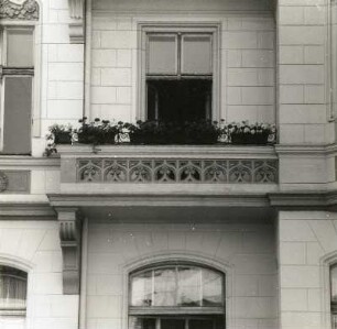 Cottbus, Karl-Liebknecht-Straße 7. Wohn-und Verwaltungsgebäude (Deutsche Bank). 1898. Balkon (1.OG)