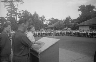 1. Zentrales Pionierlager "Georgi Dimitroff" in Prora auf Rügen : Ansprache während des Appells