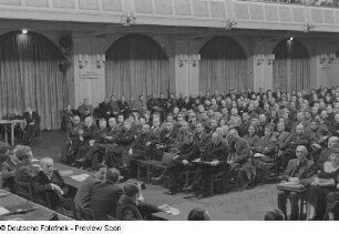 Publikum der Veranstaltung "Helft der Jugend schafft Lehrstellen"