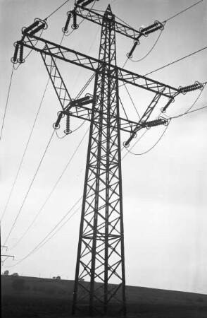 Deutschland. Erste 220/380 kV-Freileitung der Firma Elektroarmaturenwerk JWH Radebeul. 220-kV-Abspannmast