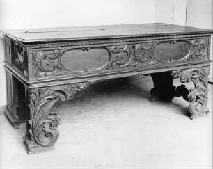 Bett-Truhe : Bett-Truhe. Holz, geschnitzt (17. Jahrhundert). Nürnberg: Germanisches Nationalmuseum