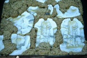 Detail voriges Bild: Porzellanformen im Fachwerk