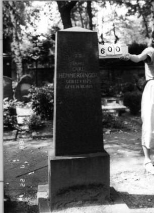 Grabstein 600
