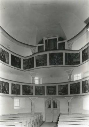 Untersuhl. Dorfkirche. Inneres nach West