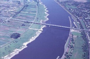 Rhein vor dem Ausbau 1962 bei Düsseldorf, Nordbrücke