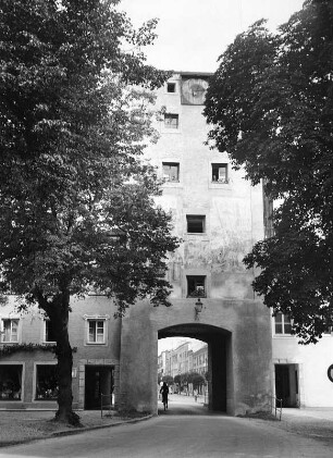 Tittmoning. Salzburger Tor (Kern 1401/1500). Feldseite