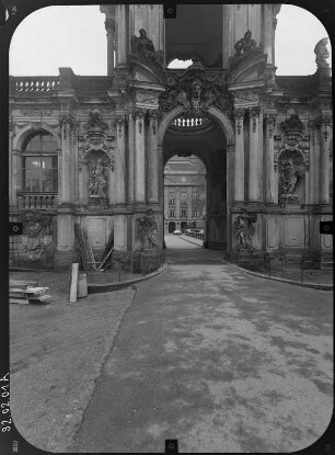 Dresden-Altstadt. Zwinger (1709-1728, M. D. Pöppelmann). Kronentor vom Zwingerhof