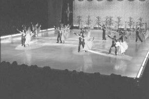Gastspiel der Eisrevue "Holiday on Ice" in der Schwarzwaldhalle Karlsruhe