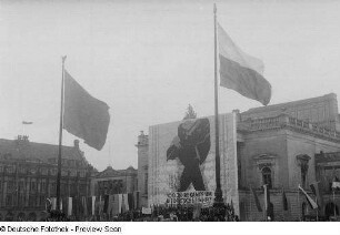 Rednertribüne der Feierlichkeiten zur Revolution 1848