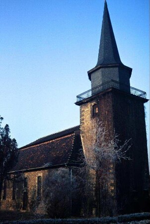 Blick auf die Kirche mit Chorturm; Turm mit Umgangsplattform
