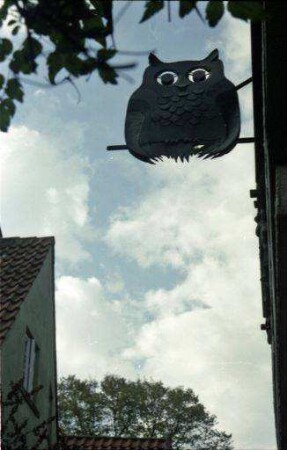 Bremen: Aushängeschild Eule [Nasenschild]