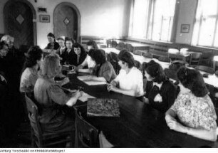 Frauenschule Osterberg, Betriebsgruppe des Demokratischen Frauenbundes Deutschlands (DFD) der Dresdner Gardinen- und Spitzenmanufaktur
