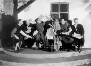 Ein Sommernachtstraum. Komödie in drei Akten von William Shakespeare mit Musik von Felix Mendelssohn Bartholdy. Staatsschauspiel Dresden, Neueinstudierung 12.06.1930 : Szene mit Frank Ostwald als Schnock, Tom Farecht als Schlucker, Martin Hellberg als Schnauz, Walther Kottenkamp als Squenz, Friedrich Lindner als Zettel und Paul Hoffmann als Flaut